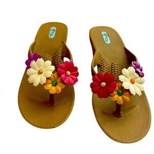 Oka b medium 7/8 sandal w small wedge heel 
Excellent condition